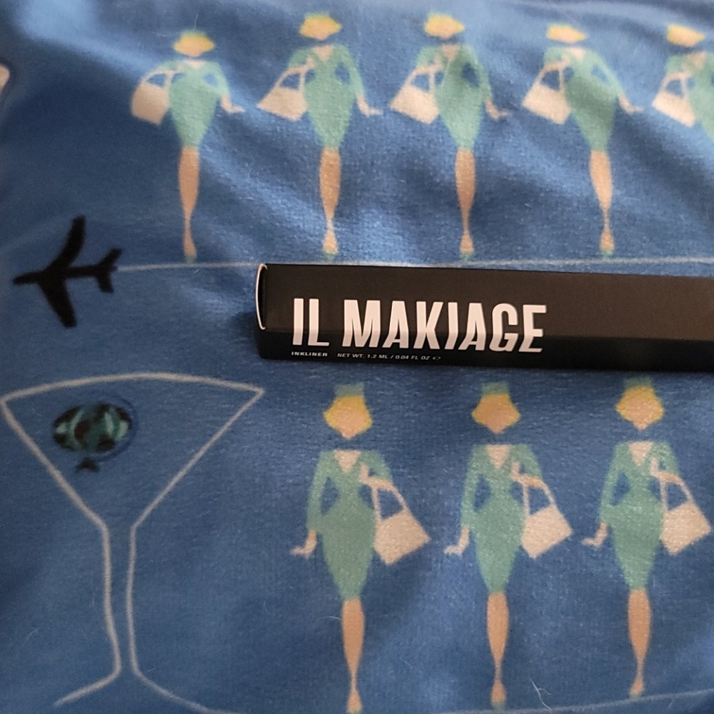 IL Makiage eyeliner black